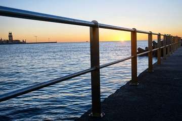 La idílica y triste postal de la costa teldense (Foto Antonio Rico)